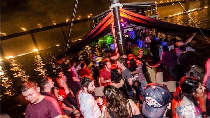 Nighttime Boat Party in Guanabara Bay: Dance Under Rio’s Skyline photo 2
