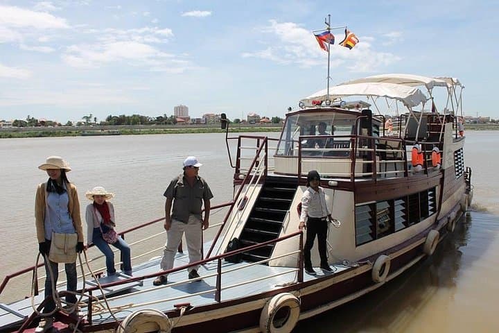 Phnom Penh to Siem Reap River Cruise: Mekong & Tonle Sap One-Way Journey photo 1