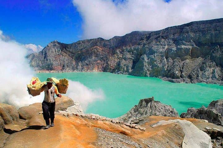 Ijen Blue Fire Overnight Trek from Bali — Night Hike to the Sulfur Crater photo 4