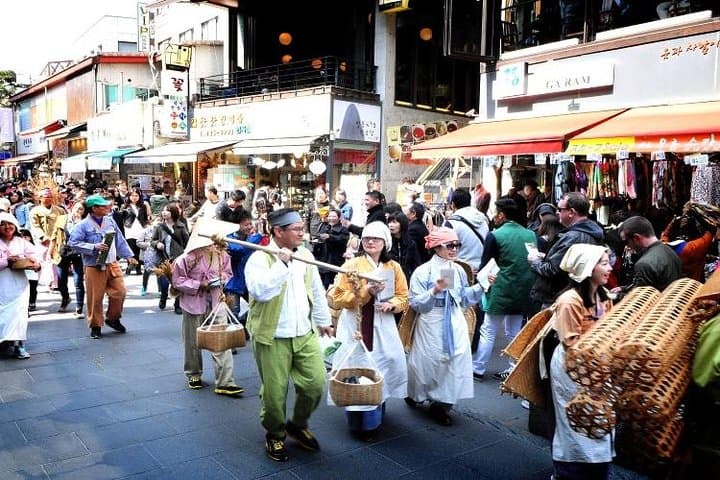 Full-Day Royal Palaces and Seoul City Small-Group Tour photo 2
