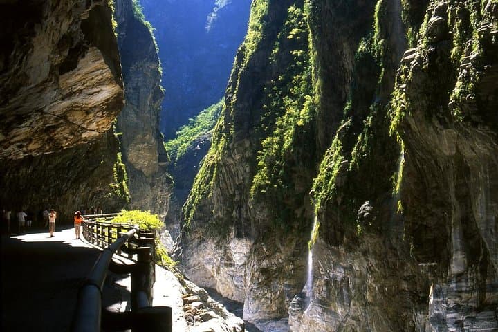 2-Day Taroko Gorge & Yilan Cultural Tour from Taipei — Marble Gorge Adventure