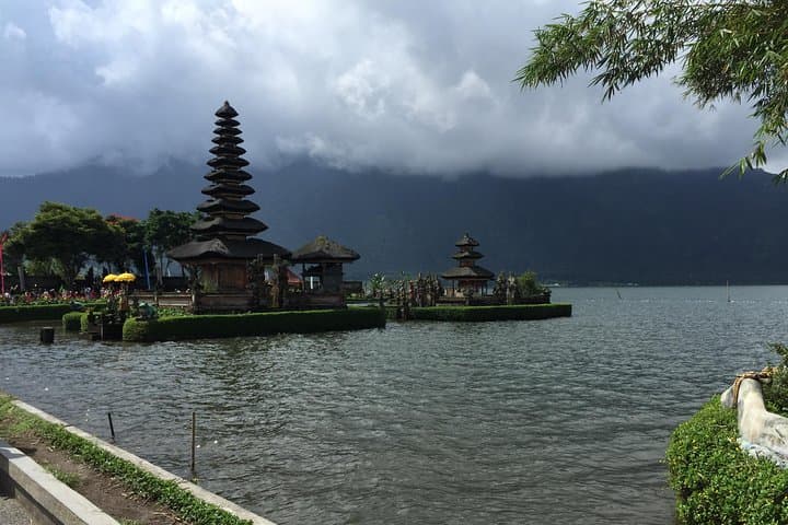 Handara Gate, Ulun Danu Bratan & Banyumala Waterfalls — Bali Full-Day Cultural and Nature Tour photo 2