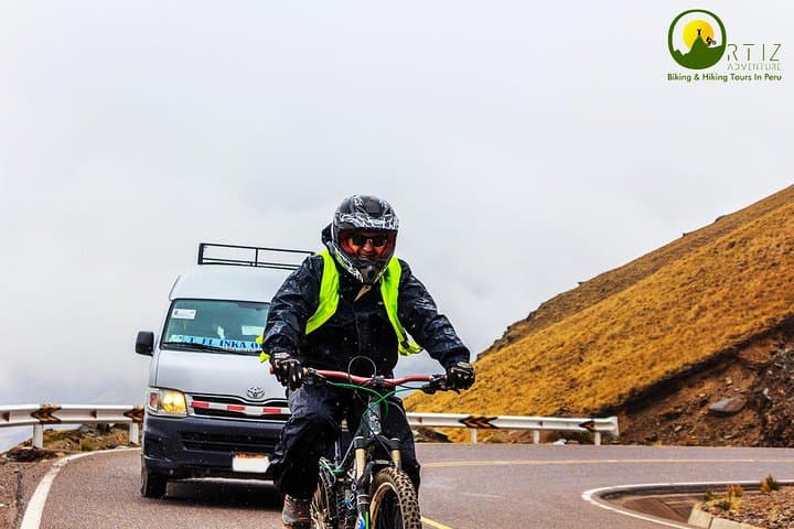 Downhill Mountain Bike Ride from Abra Málaga to Ollantaytambo photo 4