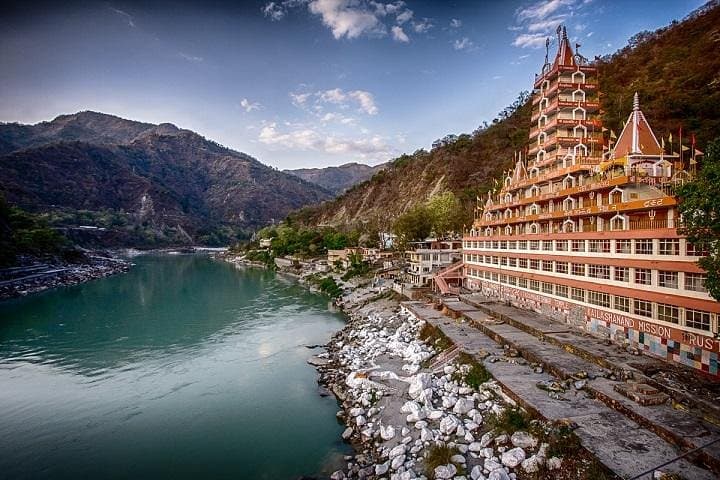 Rishikesh on Foot: A Private Walking Tour from Lakshman Jhula to Parmarth