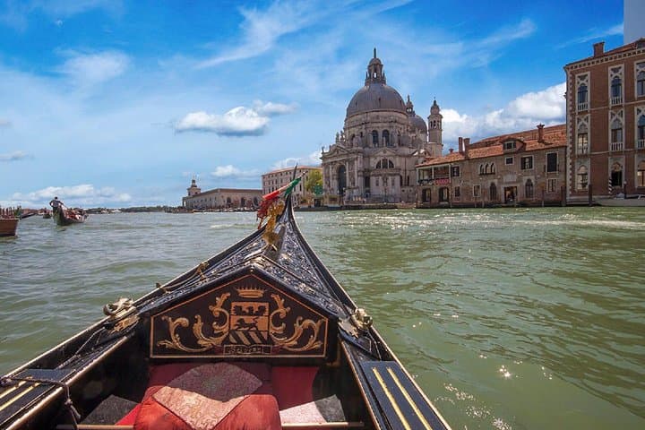 Venice Evening Gondola Ride and Dinner: Private 30-Minute Canal Cruise + 2-Course Meal