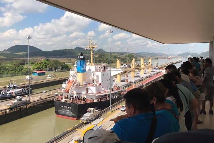 Panama Canal & City Sightseeing: Miraflores Locks to Casco Viejo photo 2