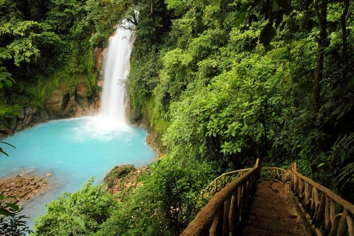 Private Rio Celeste Hike: Tenorio Volcano Blue River Tour from La Fortuna