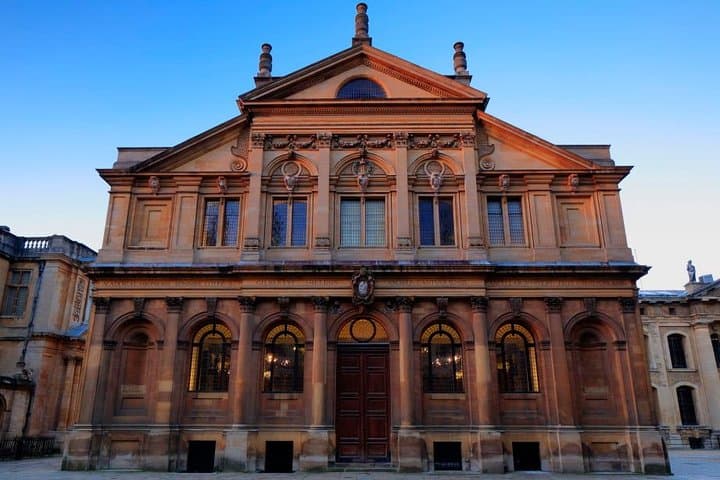 Small and Exclusive Oxford Highlights Walking Tour — Christ Church to Radcliffe Camera photo 6