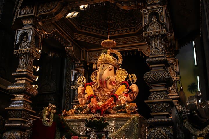 Guided Half-Day Pune City Tour — Aga Khan Palace, Shaniwar Wada & Temple Walk (4-Hour AC Car) photo 5