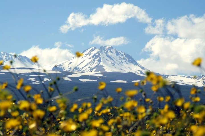 Day Tour to Amberd, Lake Kari & Saghmosavank from Yerevan