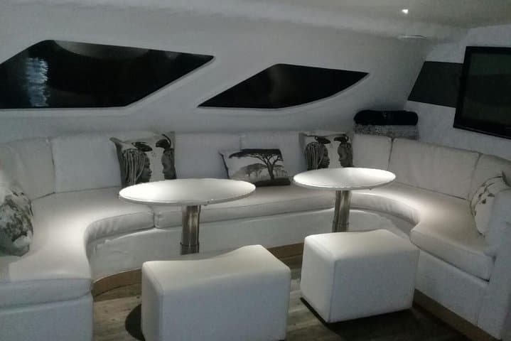 Cape Town Sunset & Champagne Cruise on Tigger 2 — Clifton to Table Bay photo 3