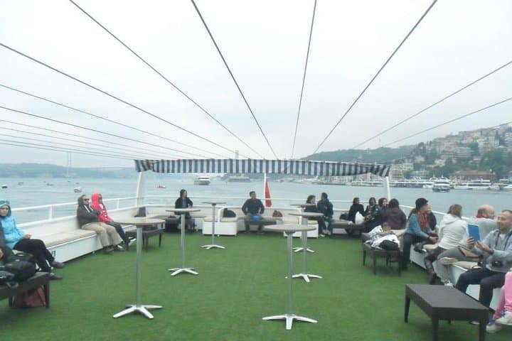 Bosphorus Sightseeing Boat Tour: 2-Hour Cruise Between Europe and Asia photo 3