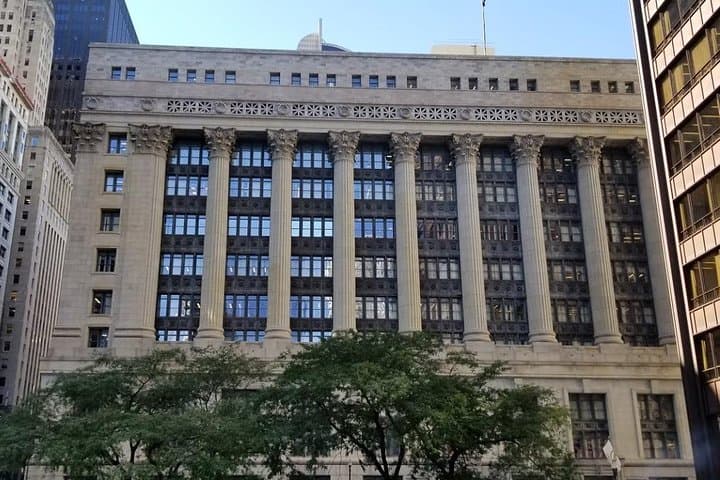 Chicago Loop Walking Tour: Architecture, Art and Insider Stories photo 3
