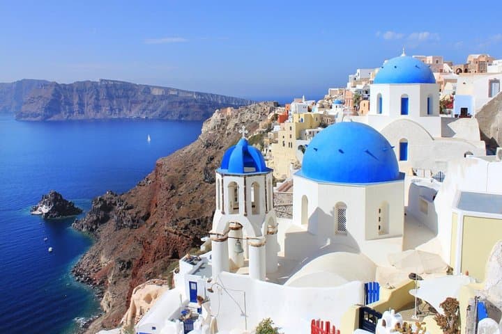 Discover the Hidden Gems of Santorini: Expert-Guided Tour