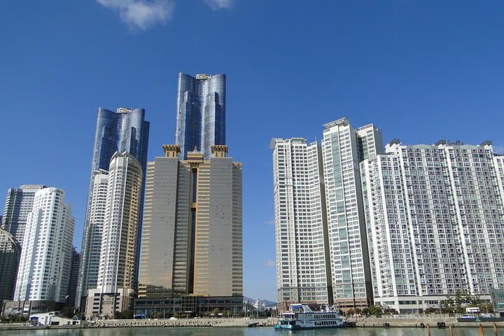 Busan Coastal City Tour: Haedong Yonggungsa, UN Memorial & Lotte Premium Outlet photo 5