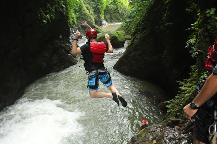 Gravity Falls Waterfall Jumping Canyoning: La Fortuna Extreme Canyoning Adventure photo 5
