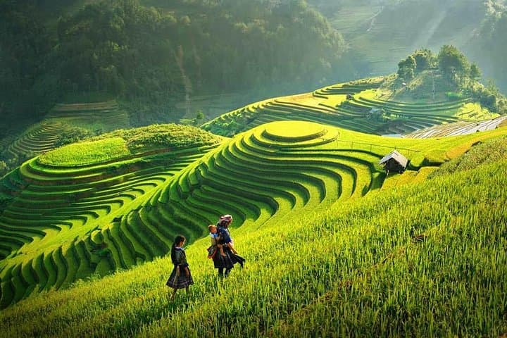 Sapa Trekking: 2-Day Cat Cat & Muong Hoa Valley Trek by Bus