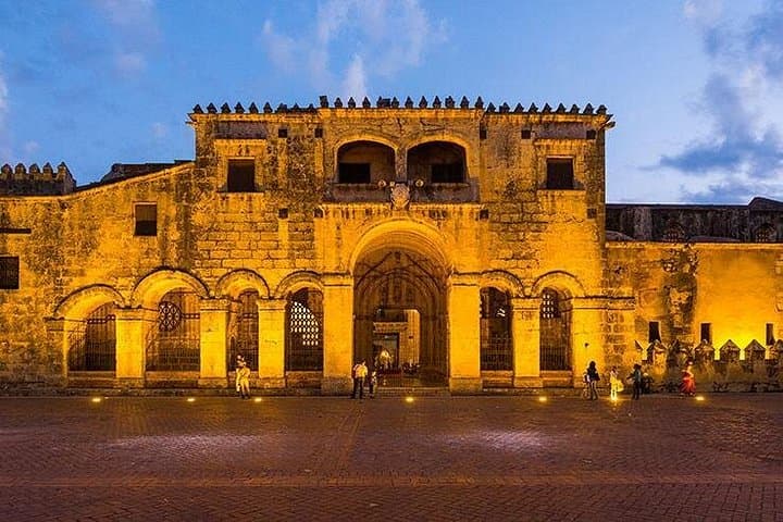 Santo Domingo City Tour — Colonial Zone History & Caribbean Culture photo 2