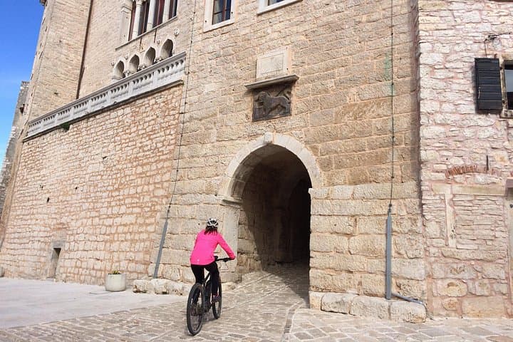 Rovinj Private E-Bike Tour — 35 km Coastal Ride to Golden Cape photo 2