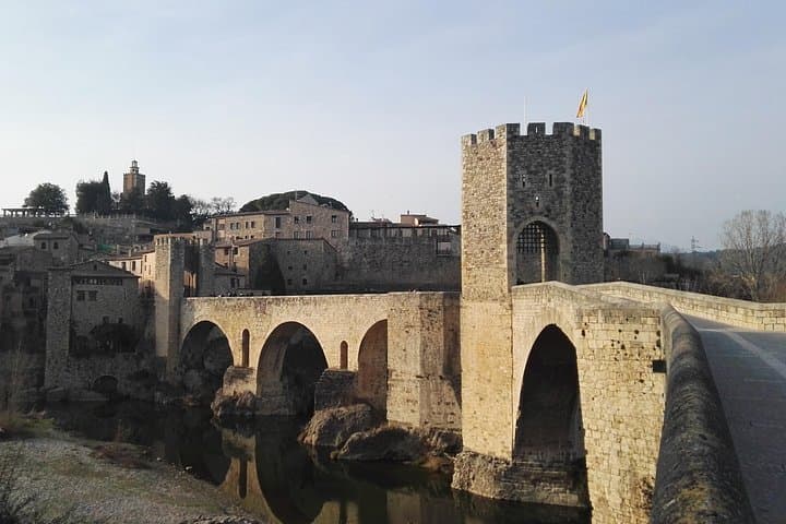 Explore La Garrotxa Volcanic Park and Medieval Besalú: Full-Day Private Tour from Barcelona