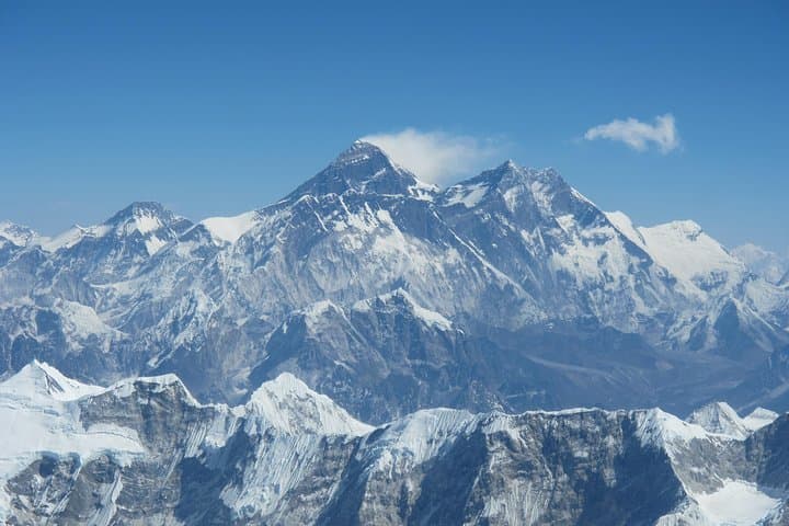 Helicopter Day Tour to Everest Base Camp from Kathmandu: Overfly Kalapathar & Breakfast with a View