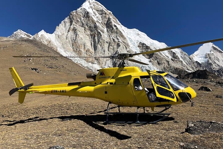 Private Everest Helicopter Tour: Kala Patthar Landing & Gokyo Views