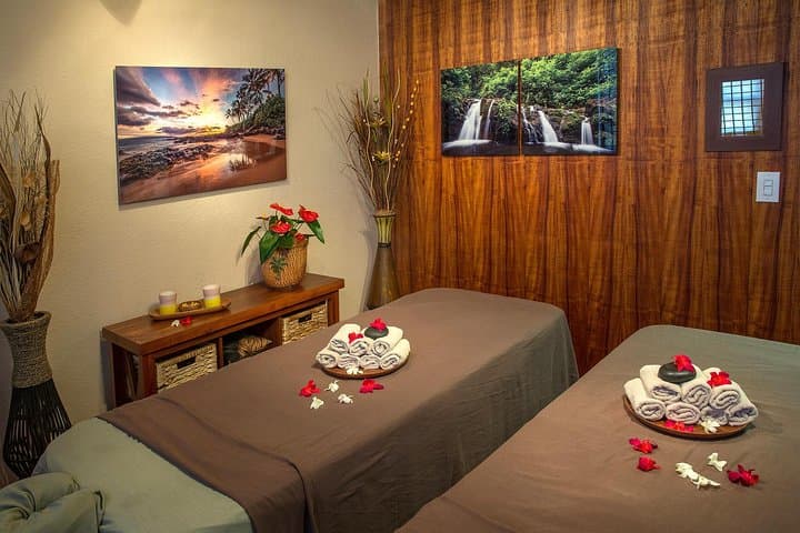 Couples Massage in Honolulu — 60-Minute Hawaiian Lomilomi & Relaxation