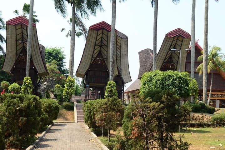Full-Day Private Jakarta Tour: TMII, Monas, Istiqlal & Batik Shopping photo 2