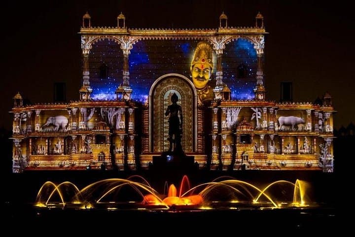 Inside New Delhi's Akshardham: Art, Exhibitions & Evening Fountain Show