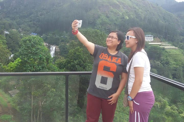 Nuwara Eliya Day Tour: Ramboda Falls, Tea Factory & Colonial Hill Station
