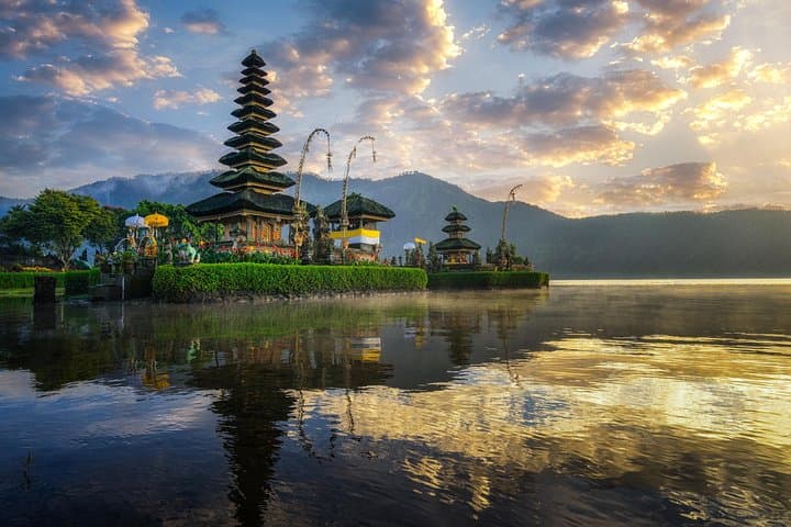 Sekumpul Waterfalls & Ulun Danu Temple — North Bali Full-Day Trek and Temple Tour photo 2