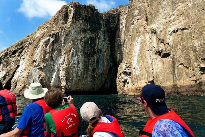 Snorkel Kicker Rock (León Dormido) — Full-Day Snorkel & Wildlife Trip from Puerto Baquerizo Moreno