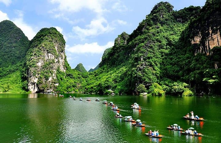 Bai Dinh & Trang An Eco Day Trip: Pagodas, Caves & Sampan Rides Near Ninh Binh