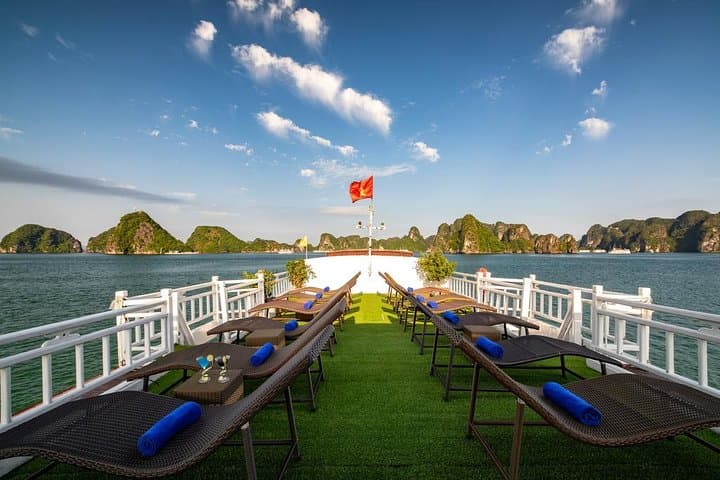 Budget 2-Day Halong Bay Cruise: Limestone Karsts, Caves & Kayaking photo 2