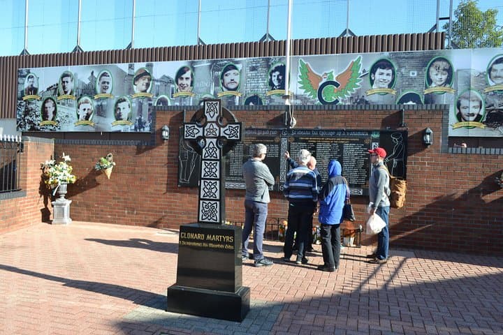 Belfast Black Taxi Troubles Tour: 2-Hour Private Political History Ride