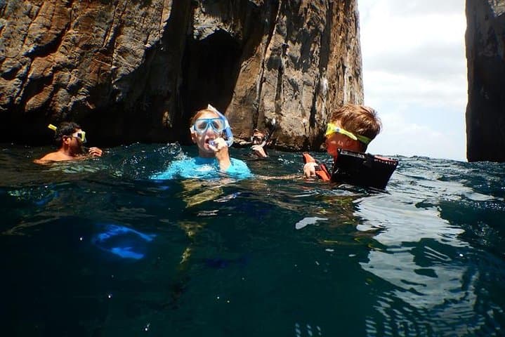 Snorkel Kicker Rock (León Dormido) — Full-Day Snorkel & Wildlife Trip from Puerto Baquerizo Moreno photo 3