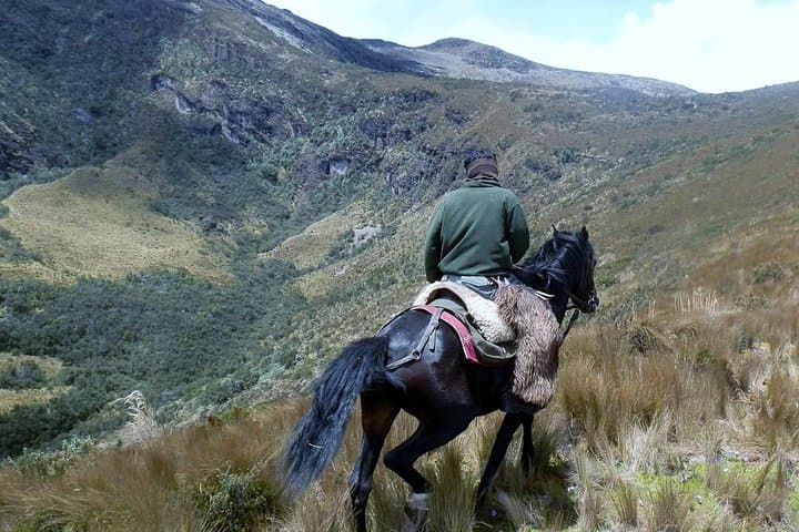 Cable Car and Horseback Ride to Cruz Loma — Half-Day Quito Teleférico Adventure photo 2