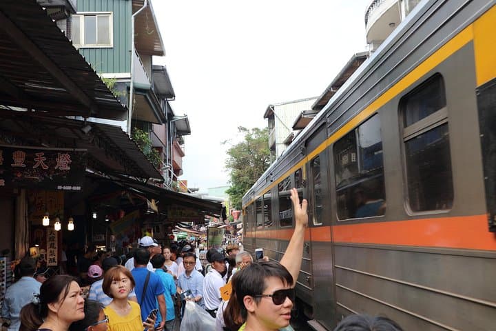 Taipei to Shifen & Jiufen: Private 6‑Hour Charters to Waterfalls, Lanterns & Teahouses photo 6