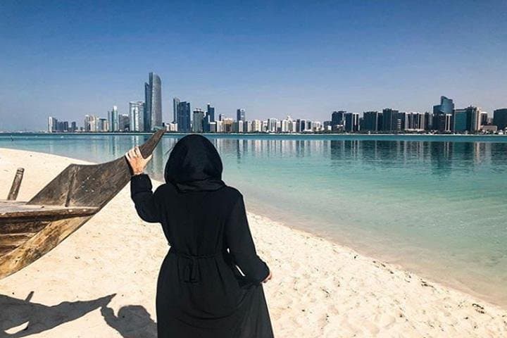 Full-Day Abu Dhabi City Tour from Dubai: Sheikh Zayed Grand Mosque, Corniche & Yas Island photo 1