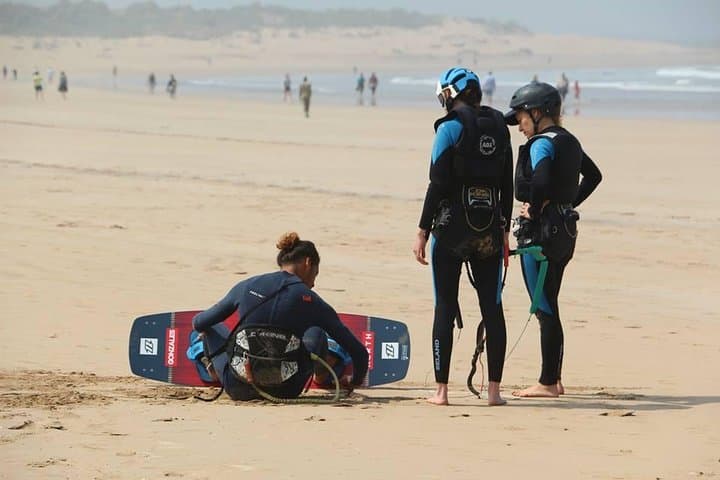 Essaouira Beginner Kitesurf Lesson: 2-Hour Group Course on the Atlantic Beach