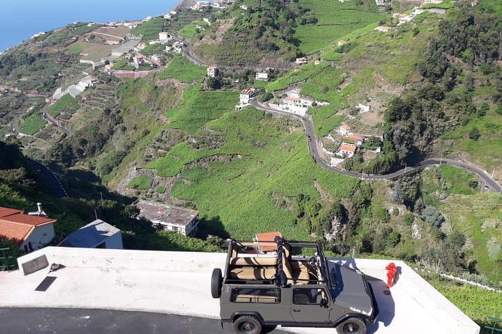 Madeira Half-Day 4x4 Safari: Poncha, Mountains, Vineyards & Cabo Girão photo 4