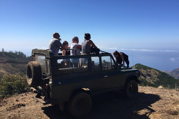 Madeira Half-Day 4x4 Safari: Poncha, Mountains, Vineyards & Cabo Girão photo 5