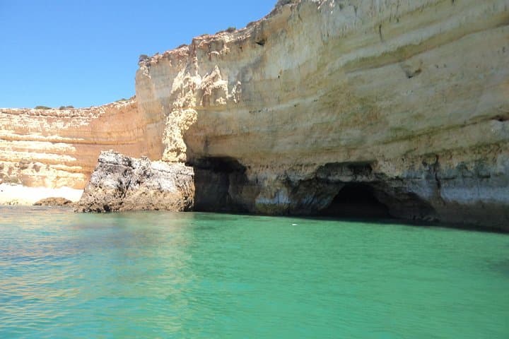 Caves & Cliffs: Two-and-a-Half-Hour Boat Tour from Portimão to Benagil