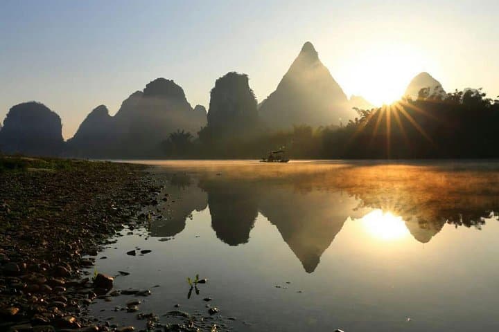 Li River Cruise and Yangshuo Village Day Trip: Private One-Day Tour from Guilin