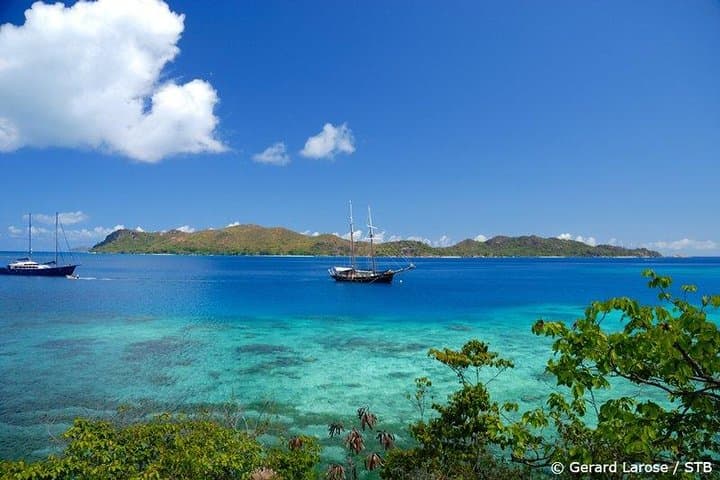 Praslin Full-Day Excursion: Cousin, Curieuse & St. Pierre Islands Boat Tour