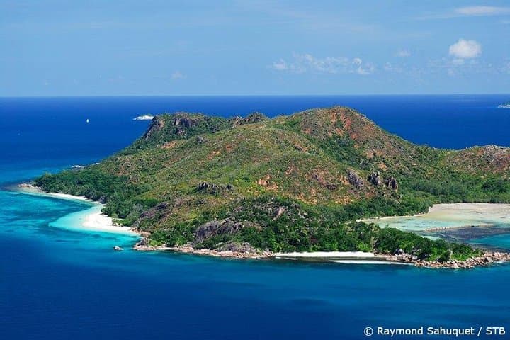 Praslin Full-Day Excursion: Cousin, Curieuse & St. Pierre Islands Boat Tour photo 2