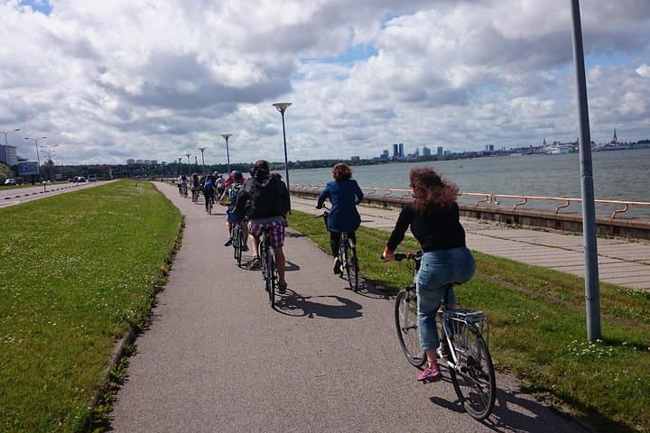 Tallinn Bike Tour from Cruise Port: Kadriorg, Old Town & Seaside Ride photo 3