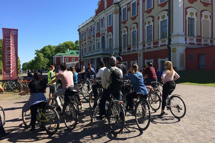 Tallinn Bike Tour from Cruise Port: Kadriorg, Old Town & Seaside Ride photo 5