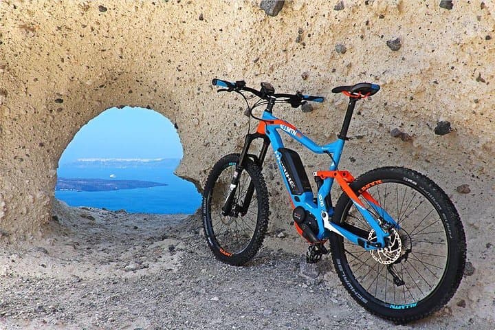 Santorini E-Bike Adventure: Southern Trails & Perivolos Black Sand