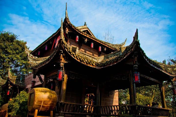 Chengdu Day Trip: Giant Pandas at the Research Base and Historic Huanglongxi